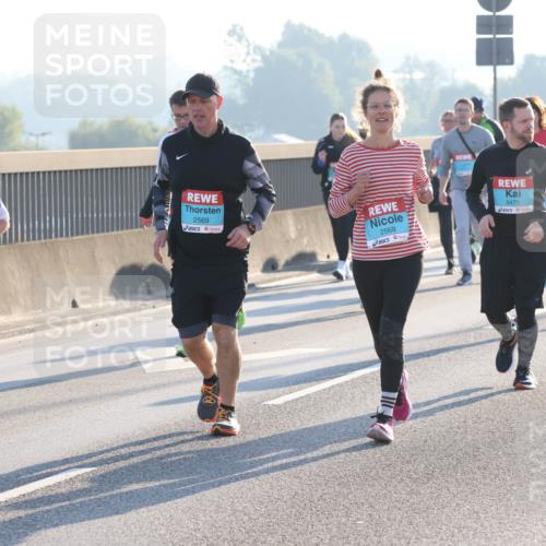 03.10.2025 - Köhlbrandbrückenlauf Lena Gebhardt http://msf.ph/oto/9047364 03.10.2025 09:29:17 Position 1 2474, 2569, 2568, 3475 meine-sportfotos.de