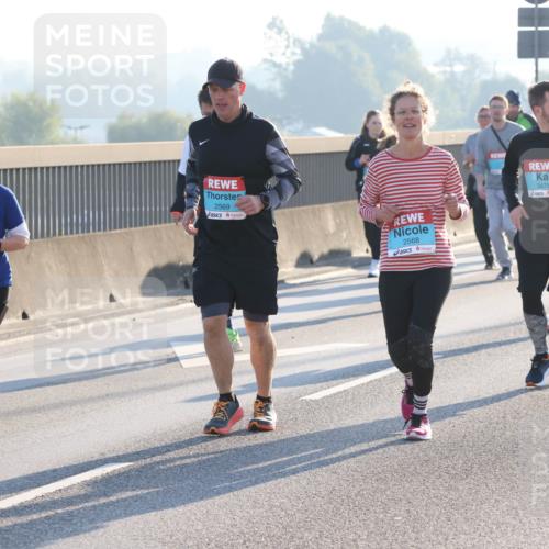 03.10.2025 - Köhlbrandbrückenlauf Lena Gebhardt http://msf.ph/oto/9047369 03.10.2025 09:29:17 Position 1 2474, 2569, 2568, 3475 meine-sportfotos.de