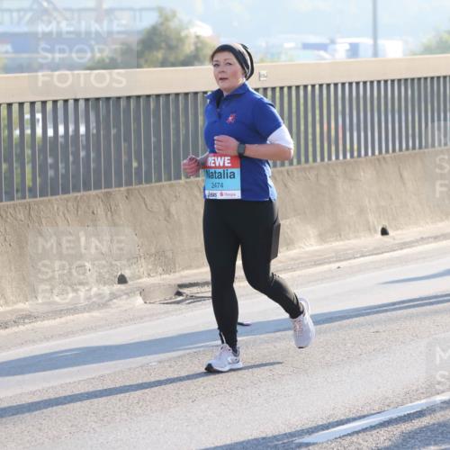 03.10.2025 - Köhlbrandbrückenlauf Lena Gebhardt http://msf.ph/oto/9047379 03.10.2025 09:29:18 Position 1 2474, 2569 meine-sportfotos.de