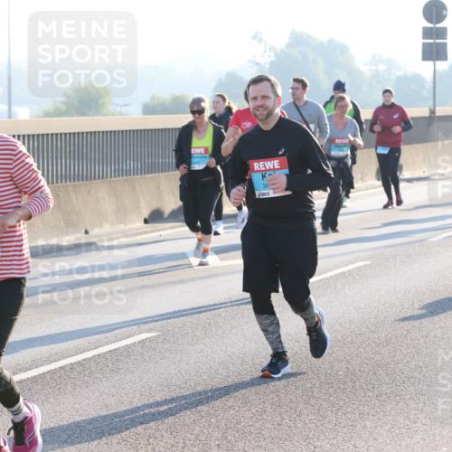 03.10.2025 - Köhlbrandbrückenlauf Lena Gebhardt http://msf.ph/oto/9047390 03.10.2025 09:29:19 Position 1 2568, 34 meine-sportfotos.de