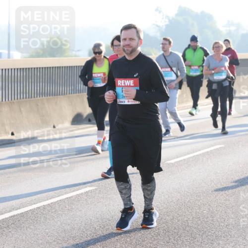 03.10.2025 - Köhlbrandbrückenlauf Lena Gebhardt http://msf.ph/oto/9047399 03.10.2025 09:29:20 Position 1 34 meine-sportfotos.de