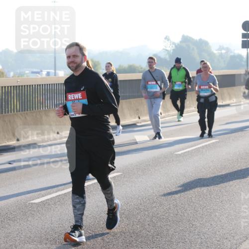 03.10.2025 - Köhlbrandbrückenlauf Lena Gebhardt http://msf.ph/oto/9047409 03.10.2025 09:29:21 Position 1  meine-sportfotos.de