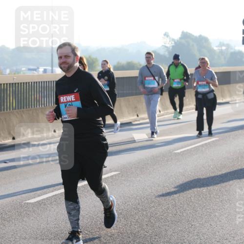 03.10.2025 - Köhlbrandbrückenlauf Lena Gebhardt http://msf.ph/oto/9047411 03.10.2025 09:29:21 Position 1  meine-sportfotos.de