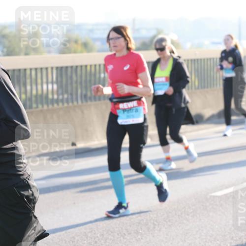 03.10.2025 - Köhlbrandbrückenlauf Lena Gebhardt http://msf.ph/oto/9047416 03.10.2025 09:29:22 Position 1  meine-sportfotos.de