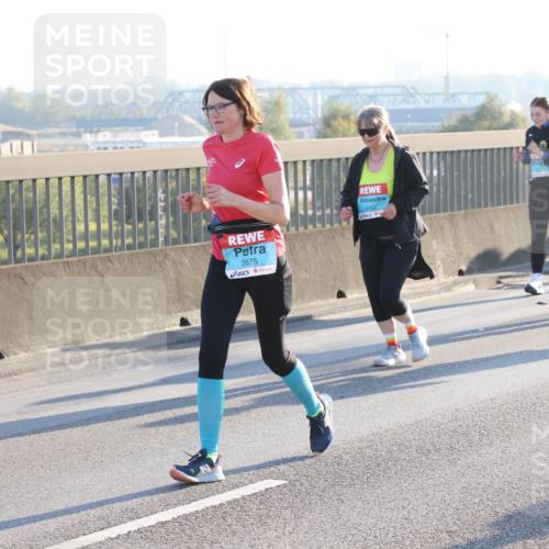 03.10.2025 - Köhlbrandbrückenlauf Lena Gebhardt http://msf.ph/oto/9047424 03.10.2025 09:29:23 Position 1 2575, 3456 meine-sportfotos.de