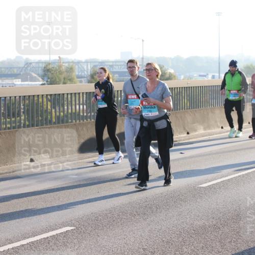 03.10.2025 - Köhlbrandbrückenlauf Lena Gebhardt http://msf.ph/oto/9047430 03.10.2025 09:29:24 Position 1 3456, 3771, 2486 meine-sportfotos.de