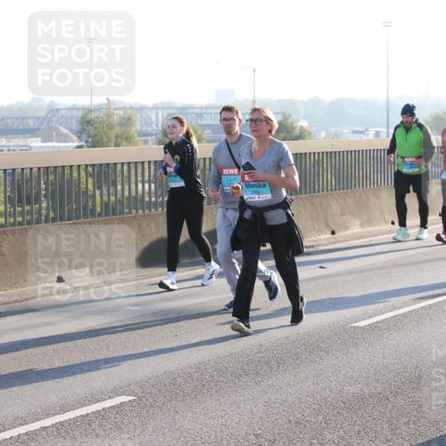 03.10.2025 - Köhlbrandbrückenlauf Lena Gebhardt http://msf.ph/oto/9047432 03.10.2025 09:29:24 Position 1 3456, 2486 meine-sportfotos.de