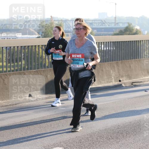 03.10.2025 - Köhlbrandbrückenlauf Lena Gebhardt http://msf.ph/oto/9047434 03.10.2025 09:29:25 Position 1 3103, 2486 meine-sportfotos.de