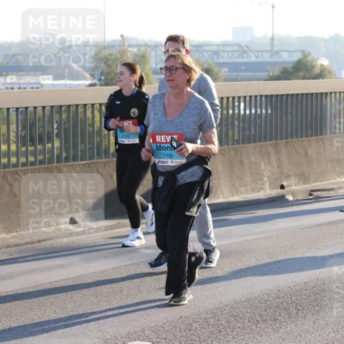 03.10.2025 - Köhlbrandbrückenlauf Lena Gebhardt http://msf.ph/oto/9047437 03.10.2025 09:29:25 Position 1 3103, 2486 meine-sportfotos.de