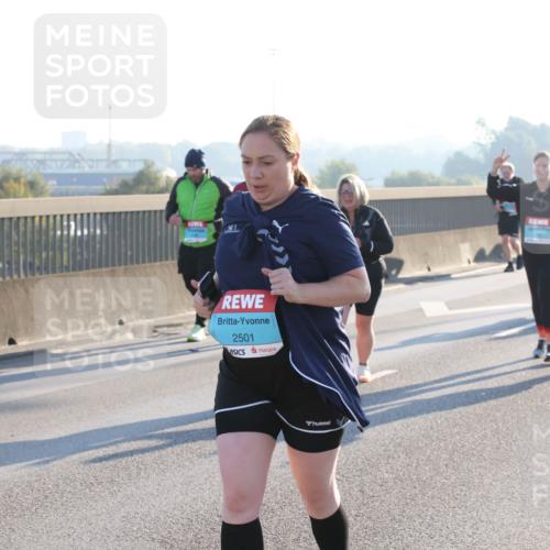 03.10.2025 - Köhlbrandbrückenlauf Lena Gebhardt http://msf.ph/oto/9047447 03.10.2025 09:29:26 Position 1 2501 meine-sportfotos.de