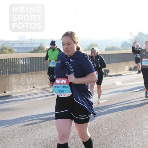 03.10.2025 - Köhlbrandbrückenlauf Lena Gebhardt http://msf.ph/oto/9047451 03.10.2025 09:29:26 Position 1 2501 meine-sportfotos.de