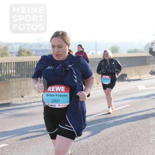 03.10.2025 - Köhlbrandbrückenlauf Lena Gebhardt http://msf.ph/oto/9047453 03.10.2025 09:29:26 Position 1 2501 meine-sportfotos.de