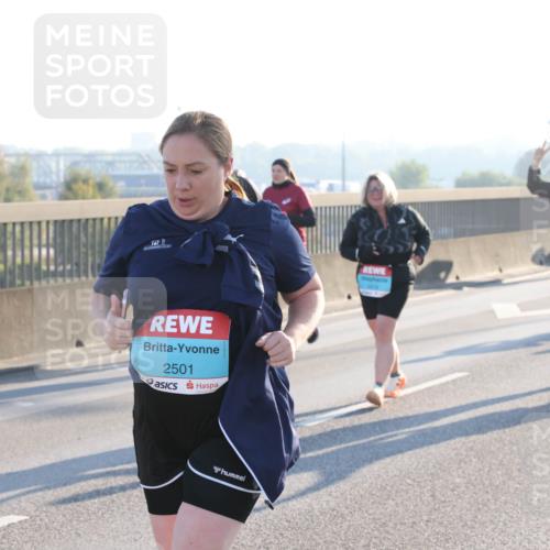 03.10.2025 - Köhlbrandbrückenlauf Lena Gebhardt http://msf.ph/oto/9047457 03.10.2025 09:29:26 Position 1 2501 meine-sportfotos.de
