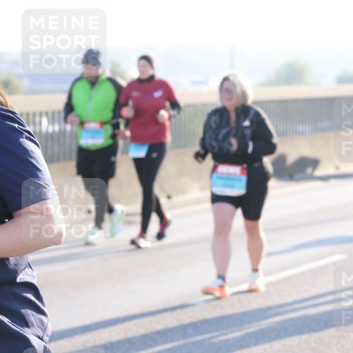 03.10.2025 - Köhlbrandbrückenlauf Lena Gebhardt http://msf.ph/oto/9047459 03.10.2025 09:29:26 Position 1  meine-sportfotos.de