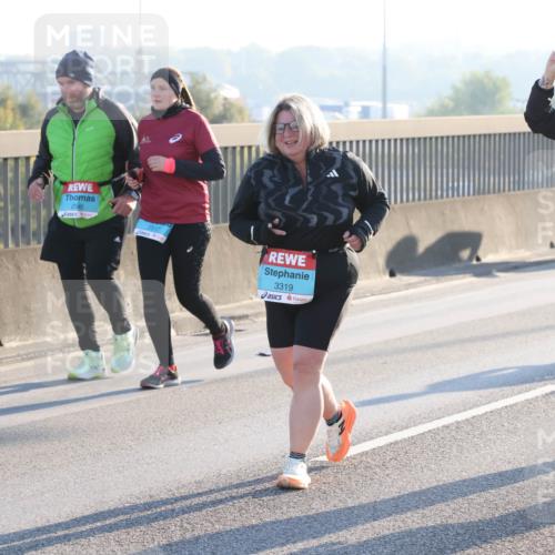 03.10.2025 - Köhlbrandbrückenlauf Lena Gebhardt http://msf.ph/oto/9047463 03.10.2025 09:29:27 Position 1 2545, 2517, 3319, 2755 meine-sportfotos.de