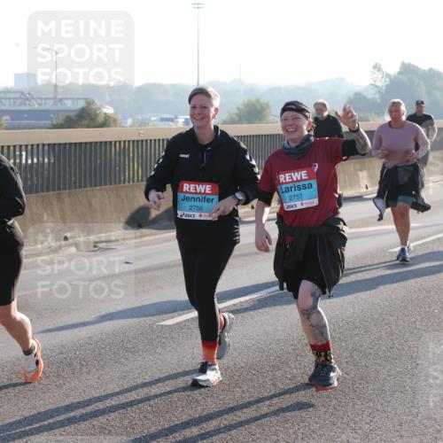 03.10.2025 - Köhlbrandbrückenlauf Lena Gebhardt http://msf.ph/oto/9047474 03.10.2025 09:29:28 Position 1 3319, 2755, 2757 meine-sportfotos.de