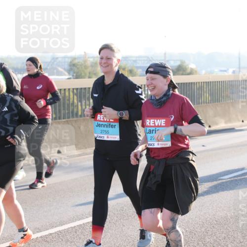 03.10.2025 - Köhlbrandbrückenlauf Lena Gebhardt http://msf.ph/oto/9047503 03.10.2025 09:29:29 Position 1 3319, 1660, 2755, 21 meine-sportfotos.de