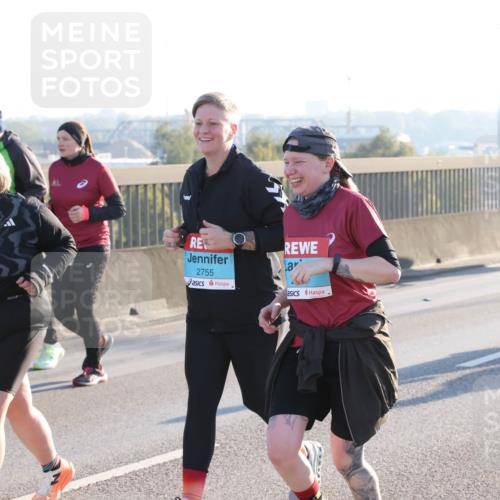 03.10.2025 - Köhlbrandbrückenlauf Lena Gebhardt http://msf.ph/oto/9047505 03.10.2025 09:29:29 Position 1 3319, 2755 meine-sportfotos.de