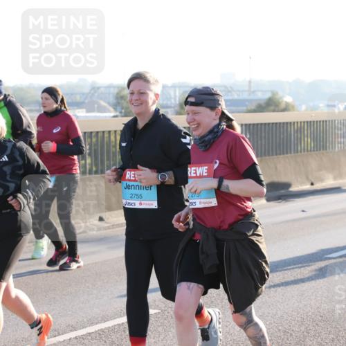 03.10.2025 - Köhlbrandbrückenlauf Lena Gebhardt http://msf.ph/oto/9047507 03.10.2025 09:29:29 Position 1 3319, 2755 meine-sportfotos.de