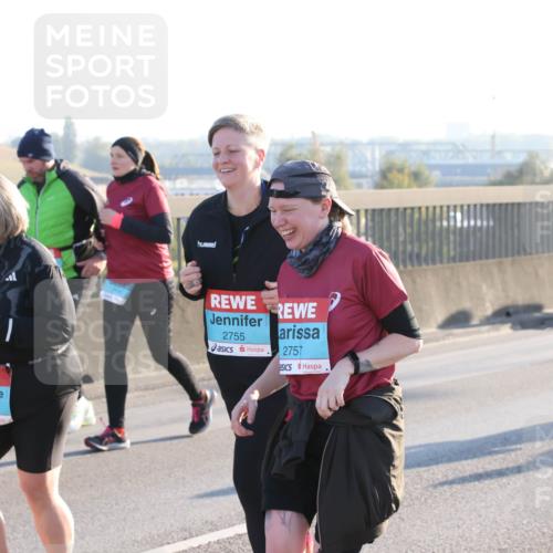 03.10.2025 - Köhlbrandbrückenlauf Lena Gebhardt http://msf.ph/oto/9047517 03.10.2025 09:29:29 Position 1 3319, 2755, 2757 meine-sportfotos.de