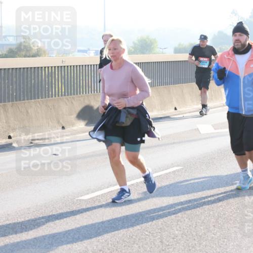 03.10.2025 - Köhlbrandbrückenlauf Lena Gebhardt http://msf.ph/oto/9047524 03.10.2025 09:29:30 Position 1  meine-sportfotos.de