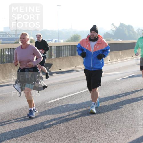03.10.2025 - Köhlbrandbrückenlauf Lena Gebhardt http://msf.ph/oto/9047534 03.10.2025 09:29:31 Position 1 2479 meine-sportfotos.de