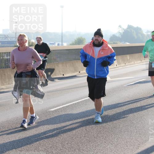 03.10.2025 - Köhlbrandbrückenlauf Lena Gebhardt http://msf.ph/oto/9047535 03.10.2025 09:29:31 Position 1 2479 meine-sportfotos.de
