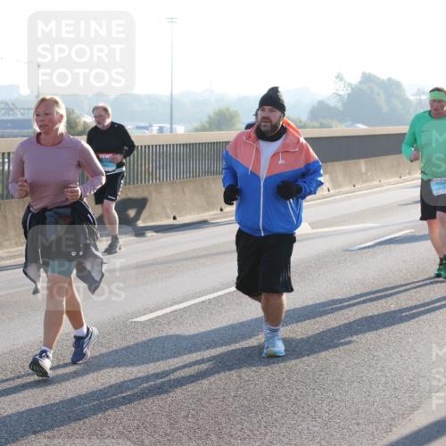 03.10.2025 - Köhlbrandbrückenlauf Lena Gebhardt http://msf.ph/oto/9047538 03.10.2025 09:29:31 Position 1  meine-sportfotos.de