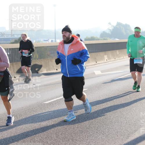 03.10.2025 - Köhlbrandbrückenlauf Lena Gebhardt http://msf.ph/oto/9047540 03.10.2025 09:29:32 Position 1 2479 meine-sportfotos.de