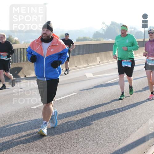 03.10.2025 - Köhlbrandbrückenlauf Lena Gebhardt http://msf.ph/oto/9047544 03.10.2025 09:29:32 Position 1 2479 meine-sportfotos.de