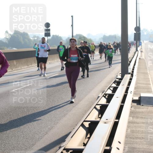 03.10.2025 - Köhlbrandbrückenlauf Lena Gebhardt http://msf.ph/oto/9047578 03.10.2025 09:29:34 Position 1 2479 meine-sportfotos.de