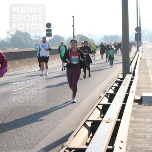 03.10.2025 - Köhlbrandbrückenlauf Lena Gebhardt http://msf.ph/oto/9047581 03.10.2025 09:29:34 Position 1 2479 meine-sportfotos.de