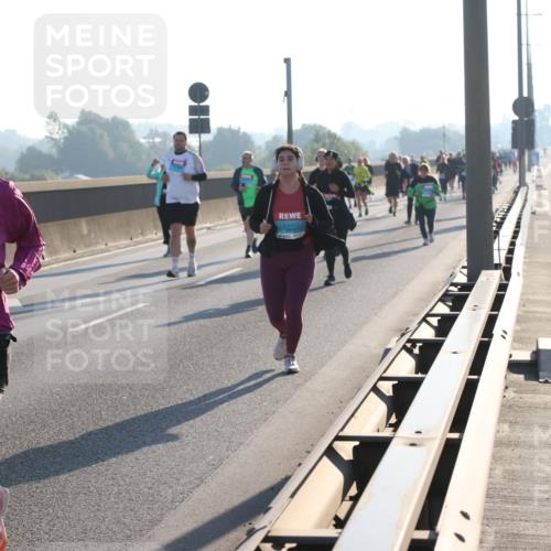 03.10.2025 - Köhlbrandbrückenlauf Lena Gebhardt http://msf.ph/oto/9047582 03.10.2025 09:29:35 Position 1 2479 meine-sportfotos.de