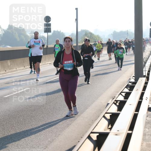 03.10.2025 - Köhlbrandbrückenlauf Lena Gebhardt http://msf.ph/oto/9047584 03.10.2025 09:29:35 Position 1  meine-sportfotos.de