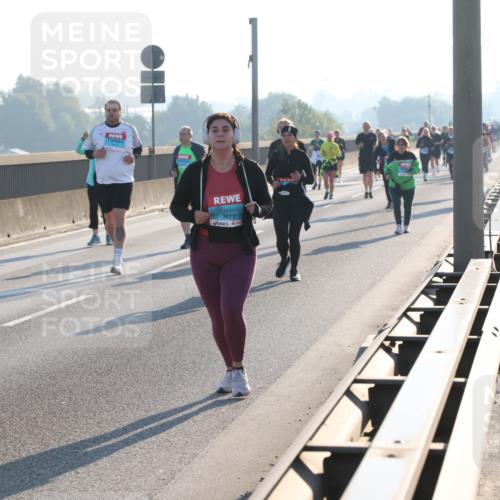 03.10.2025 - Köhlbrandbrückenlauf Lena Gebhardt http://msf.ph/oto/9047587 03.10.2025 09:29:35 Position 1  meine-sportfotos.de