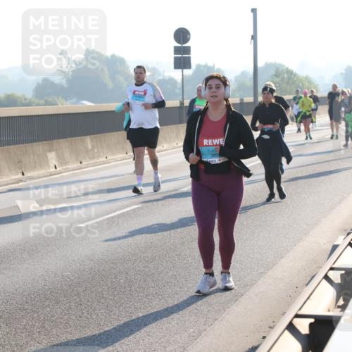 03.10.2025 - Köhlbrandbrückenlauf Lena Gebhardt http://msf.ph/oto/9047591 03.10.2025 09:29:35 Position 1  meine-sportfotos.de