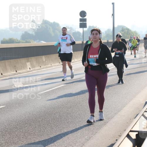 03.10.2025 - Köhlbrandbrückenlauf Lena Gebhardt http://msf.ph/oto/9047593 03.10.2025 09:29:35 Position 1  meine-sportfotos.de