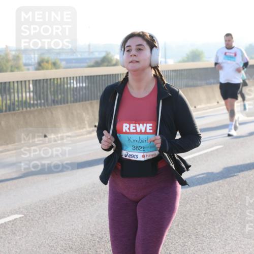 03.10.2025 - Köhlbrandbrückenlauf Lena Gebhardt http://msf.ph/oto/9047601 03.10.2025 09:29:38 Position 1 3822 meine-sportfotos.de