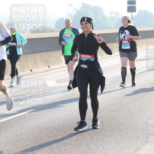 03.10.2025 - Köhlbrandbrückenlauf Lena Gebhardt http://msf.ph/oto/9047609 03.10.2025 09:29:39 Position 1 2619 meine-sportfotos.de