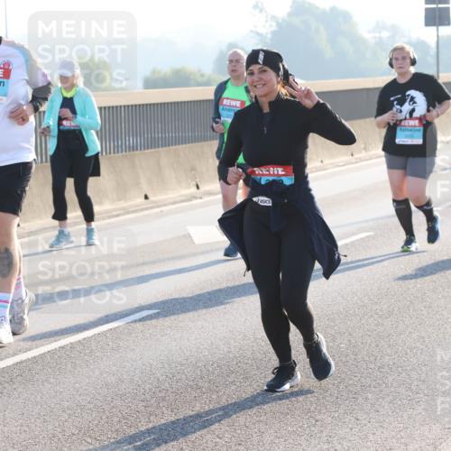 03.10.2025 - Köhlbrandbrückenlauf Lena Gebhardt http://msf.ph/oto/9047612 03.10.2025 09:29:40 Position 1 2619 meine-sportfotos.de
