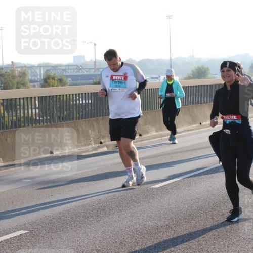 03.10.2025 - Köhlbrandbrückenlauf Lena Gebhardt http://msf.ph/oto/9047619 03.10.2025 09:29:40 Position 1 2619 meine-sportfotos.de
