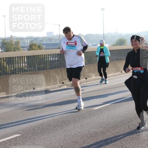 03.10.2025 - Köhlbrandbrückenlauf Lena Gebhardt http://msf.ph/oto/9047621 03.10.2025 09:29:40 Position 1 2619 meine-sportfotos.de