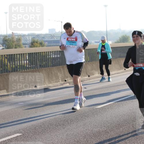 03.10.2025 - Köhlbrandbrückenlauf Lena Gebhardt http://msf.ph/oto/9047624 03.10.2025 09:29:40 Position 1 2619 meine-sportfotos.de