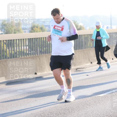 03.10.2025 - Köhlbrandbrückenlauf Lena Gebhardt http://msf.ph/oto/9047627 03.10.2025 09:29:41 Position 1 2619 meine-sportfotos.de