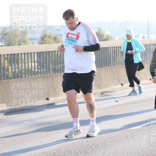 03.10.2025 - Köhlbrandbrückenlauf Lena Gebhardt http://msf.ph/oto/9047631 03.10.2025 09:29:41 Position 1 2619 meine-sportfotos.de