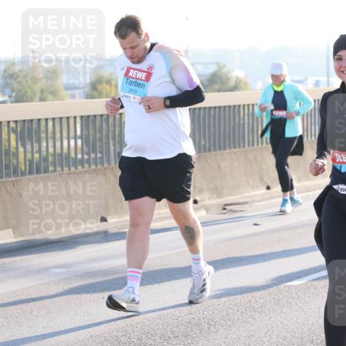 03.10.2025 - Köhlbrandbrückenlauf Lena Gebhardt http://msf.ph/oto/9047638 03.10.2025 09:29:41 Position 1 2619 meine-sportfotos.de