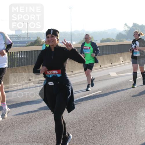 03.10.2025 - Köhlbrandbrückenlauf Lena Gebhardt http://msf.ph/oto/9047644 03.10.2025 09:29:41 Position 1 2619, 3370 meine-sportfotos.de