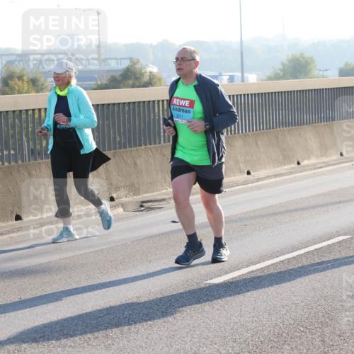 03.10.2025 - Köhlbrandbrückenlauf Lena Gebhardt http://msf.ph/oto/9047650 03.10.2025 09:29:42 Position 1 3311, 3370 meine-sportfotos.de