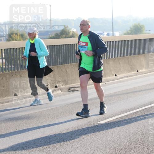 03.10.2025 - Köhlbrandbrückenlauf Lena Gebhardt http://msf.ph/oto/9047653 03.10.2025 09:29:42 Position 1 3311, 3370 meine-sportfotos.de