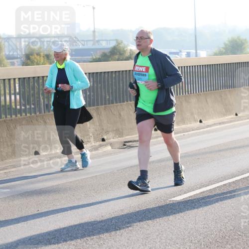 03.10.2025 - Köhlbrandbrückenlauf Lena Gebhardt http://msf.ph/oto/9047654 03.10.2025 09:29:42 Position 1 3311, 3370 meine-sportfotos.de
